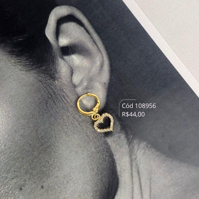 BRINCO ARGOLINHA TRANQUETA C/ CORAÇÃO VAZADO MICROZIRCONIAS  - 10MM - Dourado