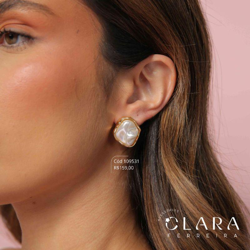 BRINCO BOTÃO C/ PEROLA BARROCA E BORDAS LISA - LINHA ORGÂNICOS - 23MM - Dourado-EDIÇÃO LIMITADA