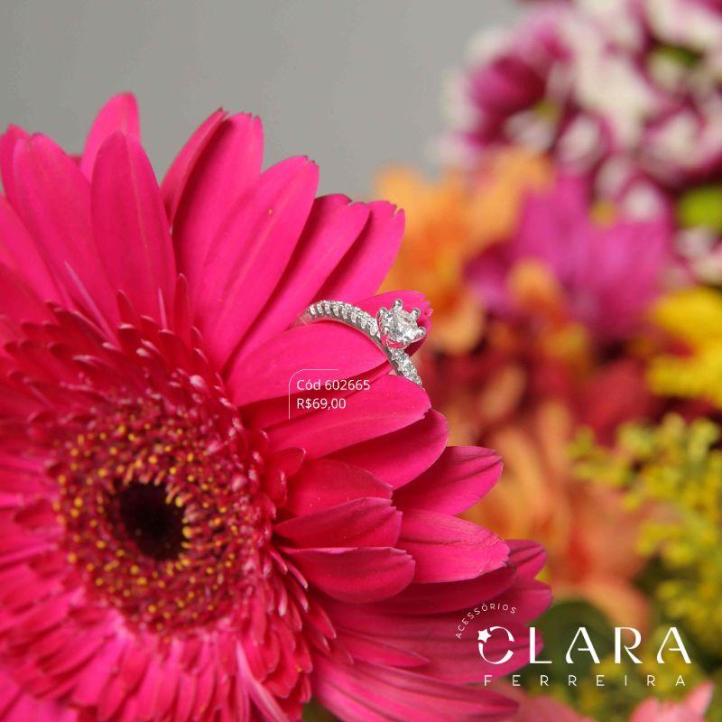 ANEL SOLITARIO ZIRCONIA REDONDA 3MM C/ 1 FILEIRA MICROZIRCONIAS - CAIXA COROA 6 GARRAS  - Banho de Prata