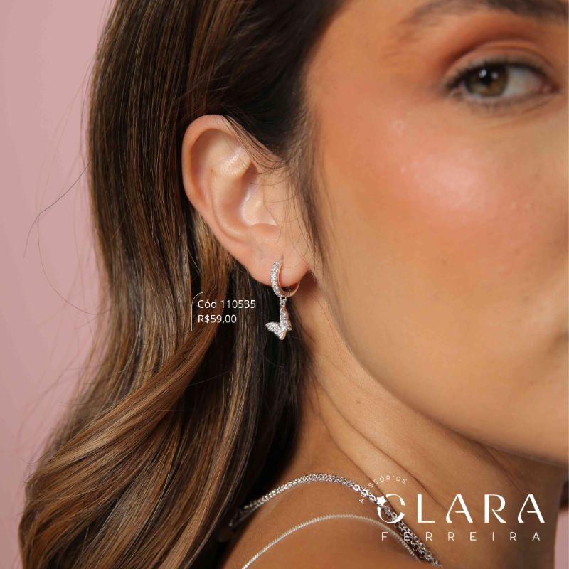 BRINCO ARGOLINHA CLICK 1 FILEIRA MICROZIRCÔNIAS C/ 1 BORBOLETA MICROZIRCÔNIAS 10MM PENDURADA - 12X2MM - Banho de Prata