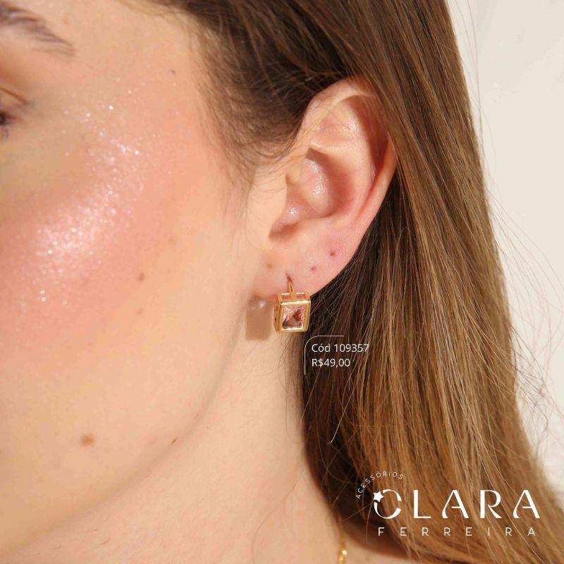 BRINCO ARGOLINHA CLICK C/ 1 ZIRCONIA RETANGULAS 5MM - CAIXA INGLESA FUNDIDA  - 13X2MM - Dourado