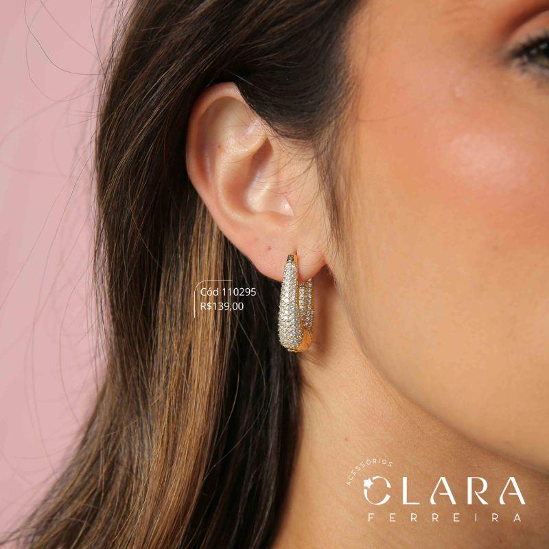 BRINCO ARGOLINHA CLICK GOTA 5 FILEIRAS MICROZIRCÔNIAS C/ INTERIOR 4 FILEIRAS MICROZIRCÔNIAS - 26X5MM - Dourado