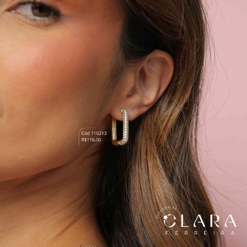 BRINCO ARGOLINHA CLICK QUADRADA 2 FILEIRAS MICROZIRCÔNIAS C/ BORDA JATEADA - 24X4MM - Dourado