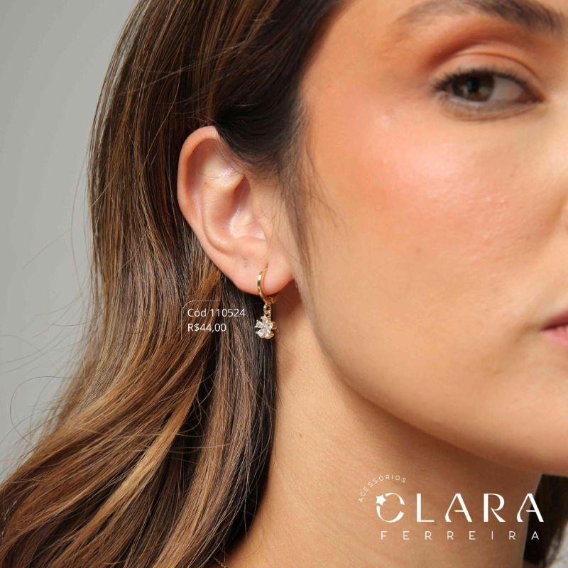 BRINCO ARGOLINHA TRANQUETA C/ 1 FLOR PÉTALAS ZIRCÔNIAS GOTAS PENDURADA - 6MM - PEÇA VENDIDA - Dourado