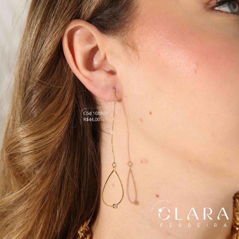 BRINCO FIO CORRENTE VENEZIANA C/ GOTA VAZADA JATEADO PENDURADA COM 1 ZIRCONIA REDONDA 3MM  - Dourado