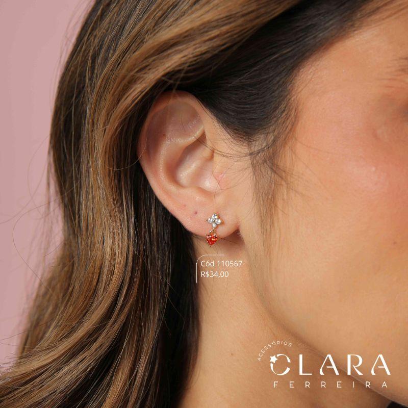 BRINCO FLOR PETALAS ZIRCÔNIA REDONDA C/ 1 ZIRCÔNIA CORAÇÃO 4MM PENDURADA - PEÇA VENDIDA - 14MM - Dourado