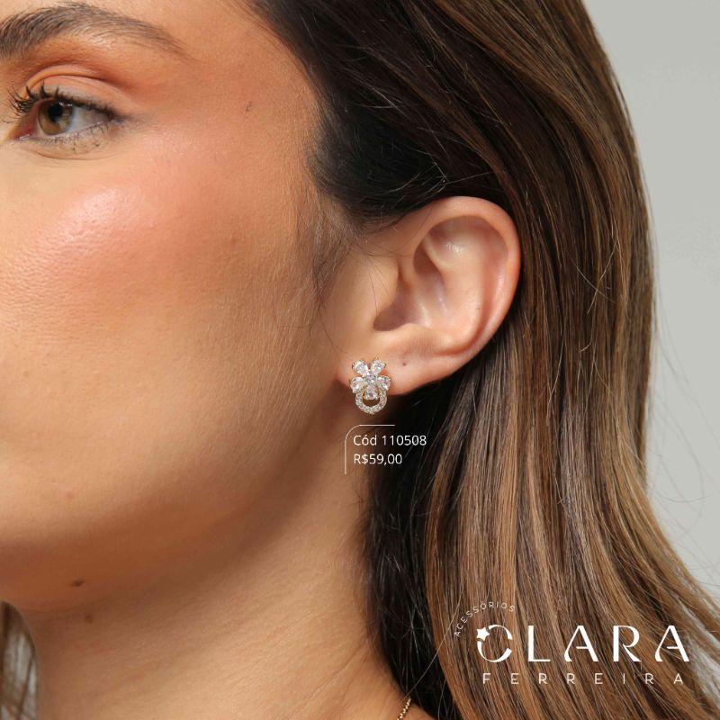 BRINCO FLOR PÉTALAS ZIRCÔNIAS GOTA C/ CÍRCULO MICROZIRCÔNIAS VAZADO FIXO - 14MM - Dourado