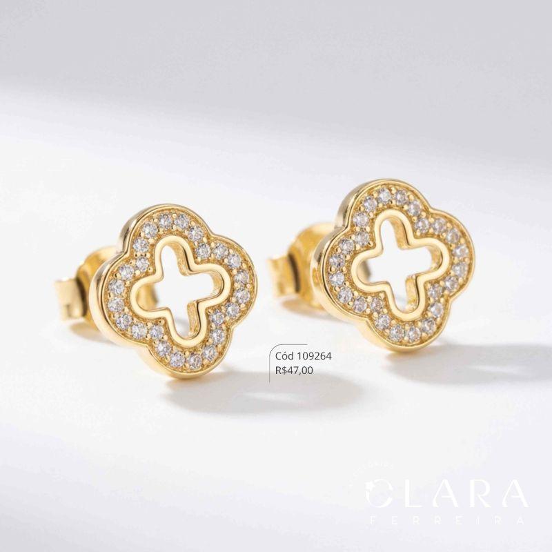 BRINCO TREVO CLEEF ALHAMBRA VAZADO ADORNADO MICROZIRCONIAS  - 10MM - PEÇA VENDIDA - Dourado