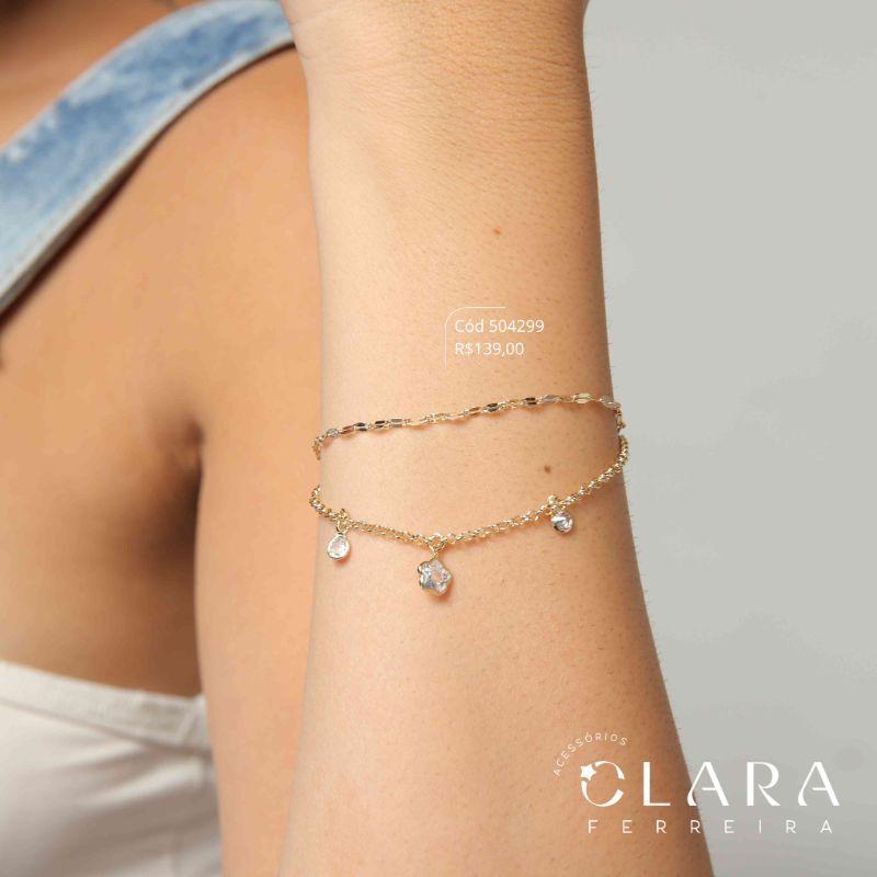 PULSEIRA DUPLA: 1 FIO ELOS MARTELADOS E 1 FIO ELOS PORTUGUÊS C/ 1 TIFFANY FLOR E 2 TIFFANYS REDONDAS PENDURADAS - 17CM - Dourado