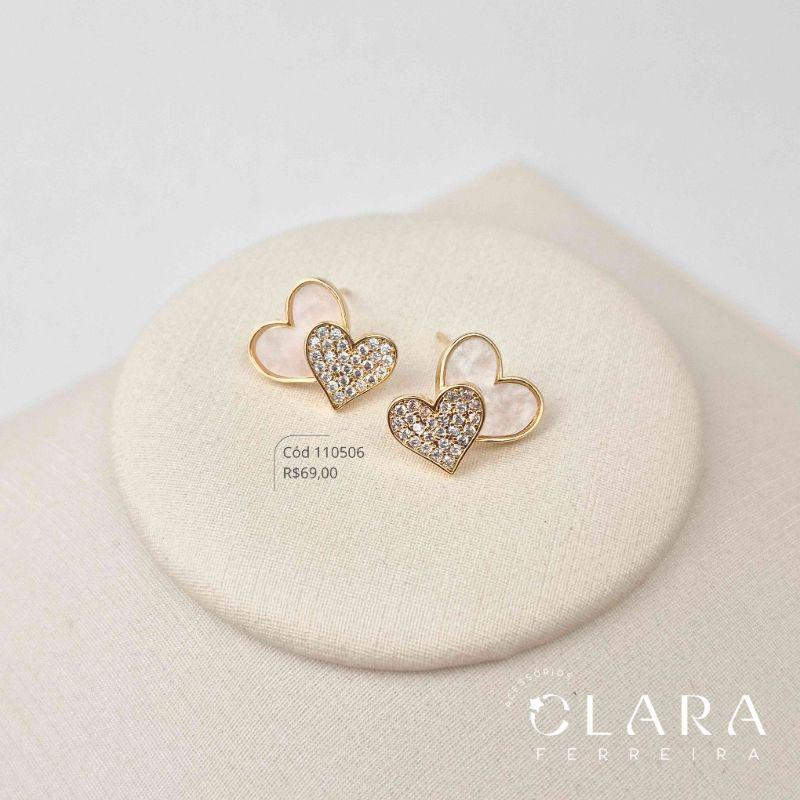 BRINCO 2 CORAÇÕES: 1 MADREPÉROLA E 1 MICROZIRCÔNIAS - 14MM - Dourado