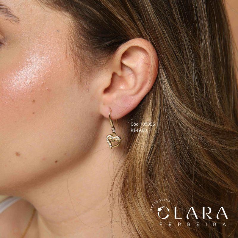 BRINCO ARGOLA C/ CORAÇÃOVAZADO ADORNADO MICROZIRCONIAS  - 10MM - Dourado