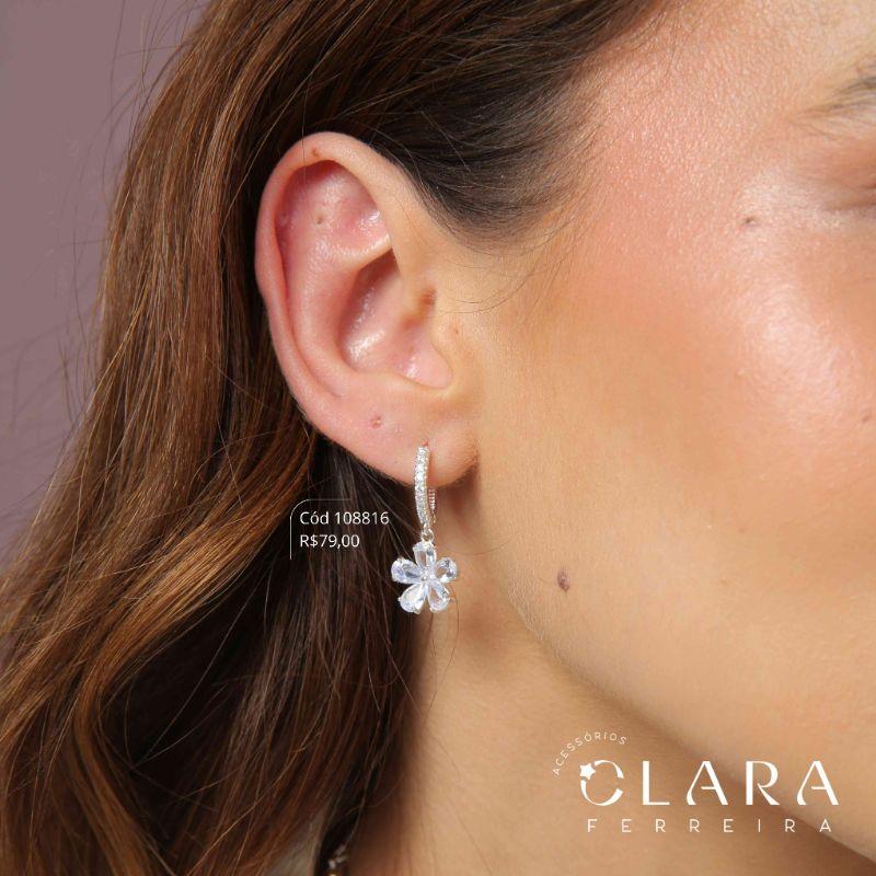 BRINCO ARGOLINHA CLICK 1 FILEIRA MICROZIRCONIAS C/ FLOR PENDURADA PETALAS ZIRCONIAS GOTA 3MM  - 13X2MM - Banho de Prata