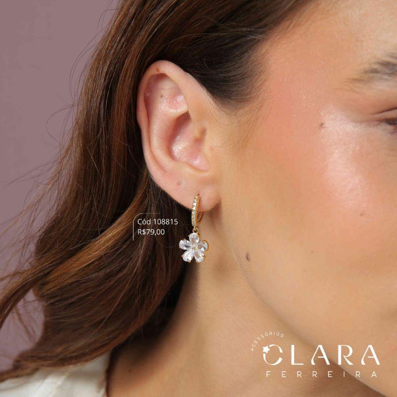 BRINCO ARGOLINHA CLICK 1 FILEIRA MICROZIRCONIAS C/ FLOR PENDURADA PETALAS ZIRCONIAS GOTA 3MM  - 13X2MM - Dourado