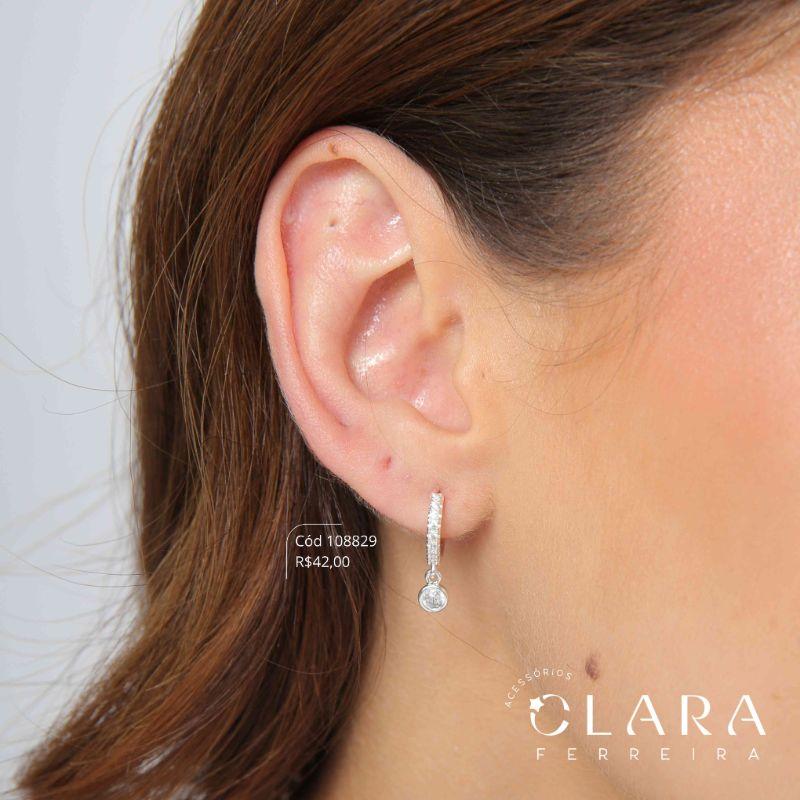 BRINCO ARGOLINHA CLICK 1 FILEIRA MICROZIRCONIAS C/ ZIRCONIA REDONDA 4MM CAIXA FUNDIDA PENDURADA  - 12X2MM - PEÇA EXCLUSIVA -Banho de Prata