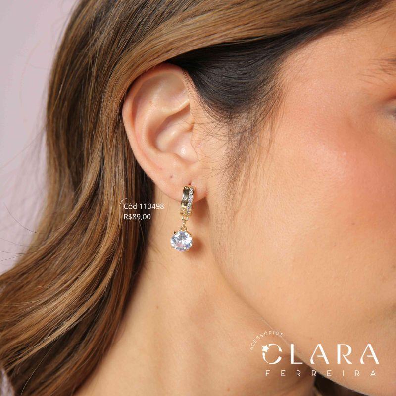 BRINCO ARGOLINHA CLICK C/ 1 FILEIRA MICROZIRCÔNIAS E 1 ZIRCÔNIA REDONDA 8MM PENDURADA  - 14X5MM - Dourado