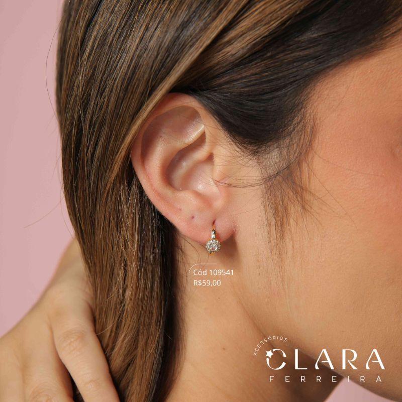 BRINCO ARGOLINHA CLICK C/ 1 ZIRCONIA REDONDA 3MM ADORNADA MICROZIRCONIAS - 12X2MM - Dourado