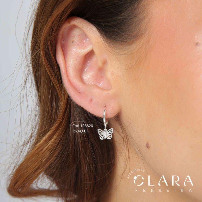 BRINCO ARGOLINHA TRANQUETA C/ BORBOLETA LISA VAZADA PENDURADA  - 7MM - Banho de Prata