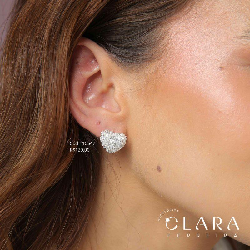 BRINCO CORAÇÃO MICROZIRCÔNIAS BAGUETE - 14MM - PEÇA EXCLUSIVA - Banho de Prata