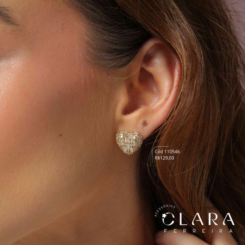 BRINCO CORAÇÃO MICROZIRCÔNIAS BAGUETE - 14MM - PEÇA EXCLUSIVA - Dourado