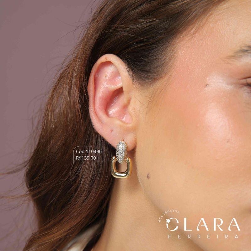 BRINCO FIVELA QUADRADA LISA NA BASE GOTA 7 FILEIRAS MICROZIRCÔNIAS - PEÇA EXCLUSIVA - 24MM - Dourado