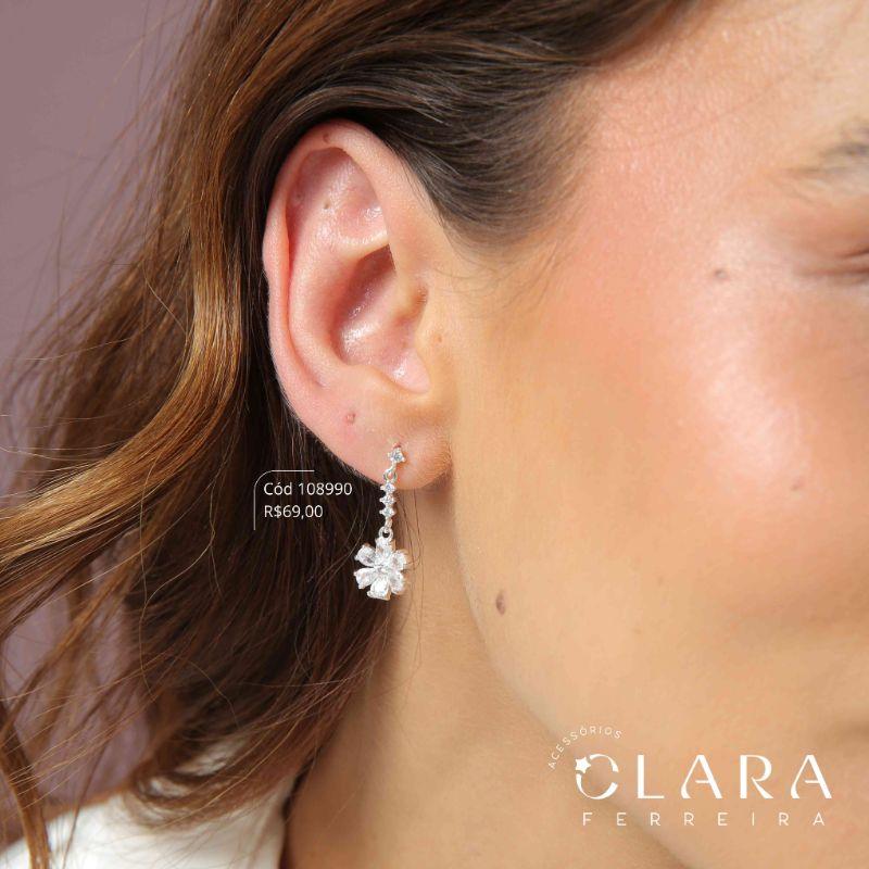 BRINCO FLOR PETALAS ZIRCONIAS GOTA PENDURADA FIO ZIRCONIAS REDONDAS - 10MM - PEÇA EXCLUSIVA -Banho de Prata