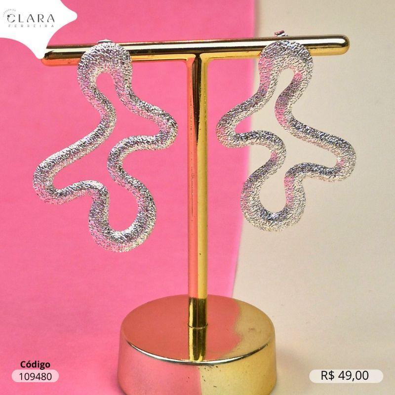 BRINCO GOTA ONDULADA JATEADA - LINHA ORGÂNICOS - 43MM- EDIÇÃO LIMITADA - Banho de Prata