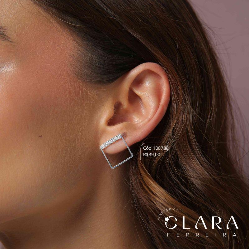 BRINCO QUADRADO VAZADO C/ 1 FILEIRA DE MICROZIRCONIAS NA BASE - 16MM - Banho de Prata