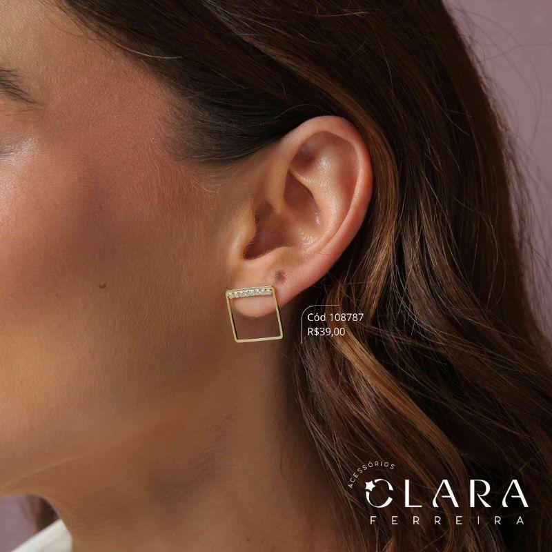BRINCO QUADRADO VAZADO C/ 1 FILEIRA DE MICROZIRCONIAS NA BASE - 16MM - Dourado