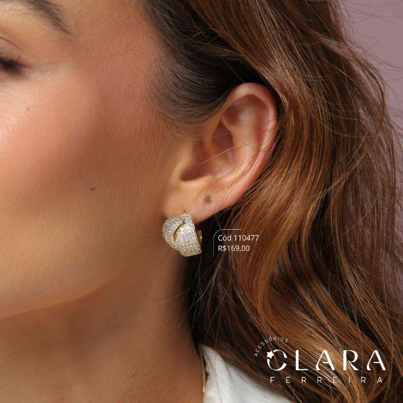BRINCO SILHUETA 2 FIOS CRUZADOS ESTILO NÓ MICROZIRCÔNIAS - Dourado