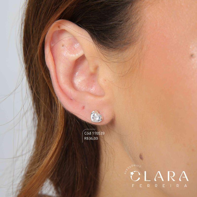 BRINCO ZIRCÔNIA CORAÇÃO 4MM ADORNADA C/ FIO LISO - PEÇA EXCLUSIVA - Banho de Prata