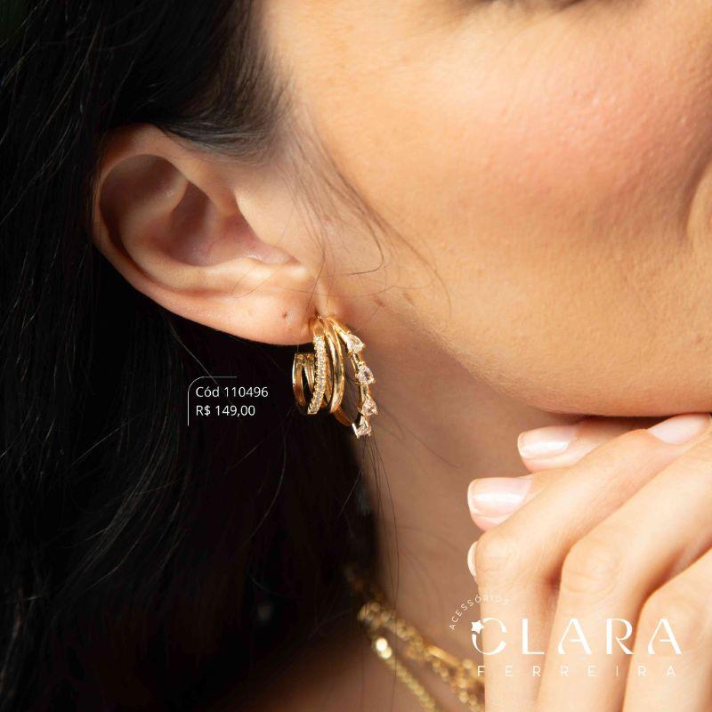 BRINCO ARGOLA 3 FIOS: 1 FIO MICROZIRCÔNIAS, 1 FIO LISO E 1 FIO C/ 4 ZIRCÔNIAS GOTAS - 25MM - Dourado