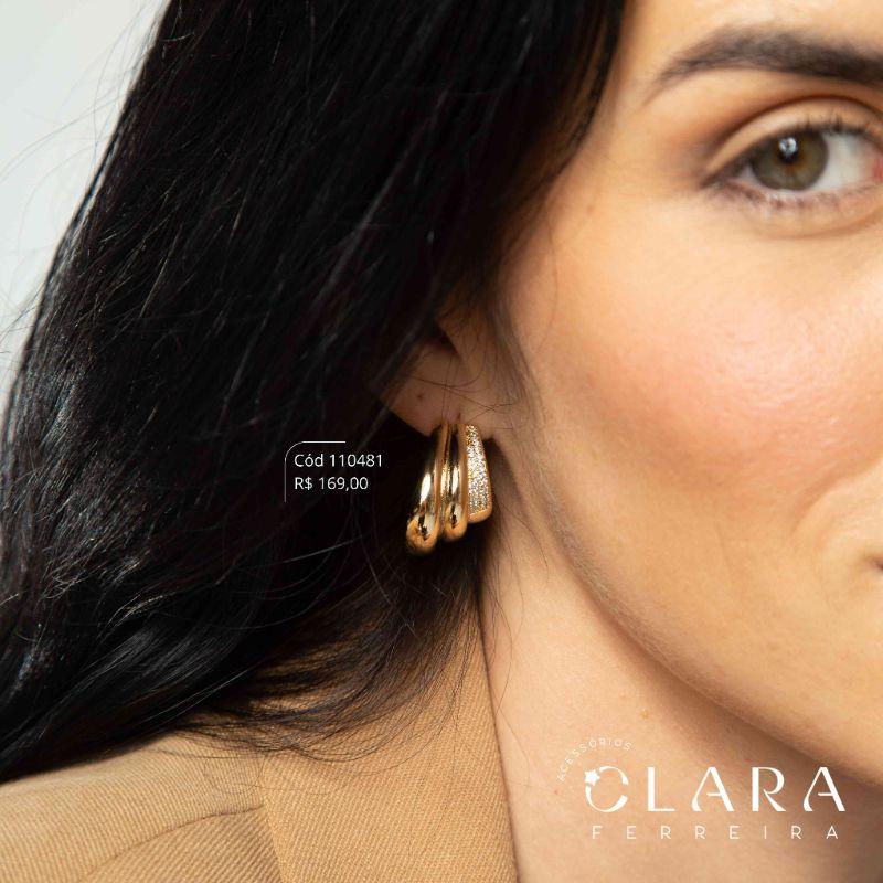 BRINCO ARGOLA 3 FIOS: 2 LISOS E 1 C/ 2 FILEIRAS MICROZIRCÔNIAS - Dourado