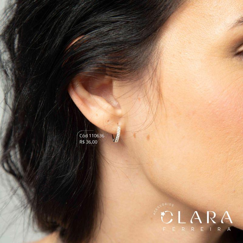 BRINCO ARGOLINHA CLICK 1 FILEIRA MICROZIRCÔNIAS C/ BORDA PONTILHADA - 11X2MM - Banho de Prata