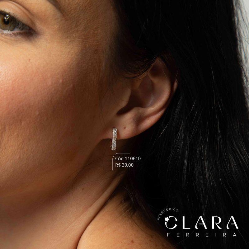 BRINCO ARGOLINHA CLICK CORAÇÃO 1 FILEIRA MICROZIRCÔNIAS C/ BORDAS JATEADAS - 12X2MM - Banho de Prata