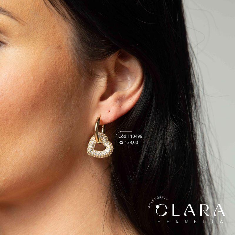 BRINCO ARGOLINHA CLICK LISA C/ CORAÇÃO 3 FILEIRAS MICROZIRCÔNIAS 17MM VAZADO PENDURADO - 19X3MM - Dourado