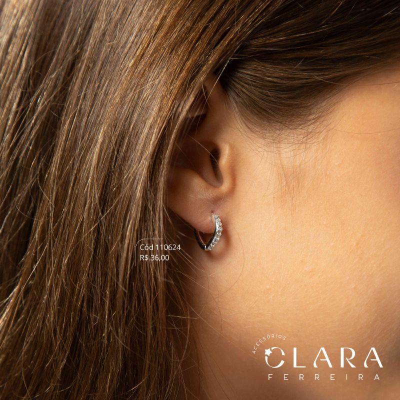 BRINCO ARGOLINHA CLICK QUADRADA 1 FILEIRA MICROZIRCÔNOAS S/ BORDA - 12X2MM - Banho de Prata