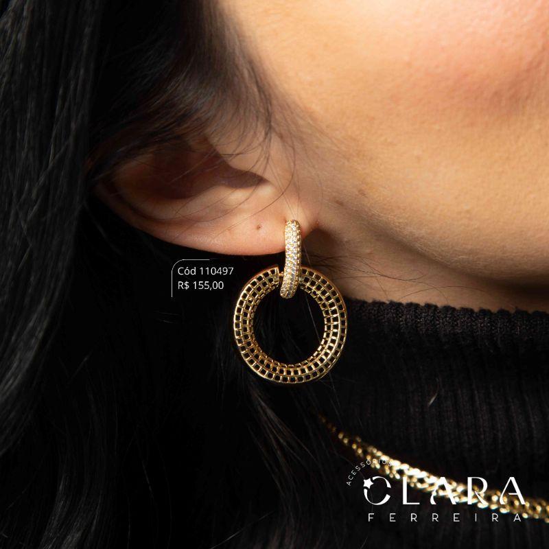 BRINCO CÍRCULO 28MM VAZADO NA BASE 3 FILEIRAS MICROZIRCÔNIAS - EDIÇÃO LIMITADA - Dourado