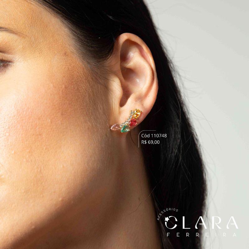 BRINCO EAR CUFF 1 FILEIRA ZIRCÔNIAS REDONDAS C/ 4 ZIRCÔNIAS GOTOS FIXAS - 23MM - Dourado