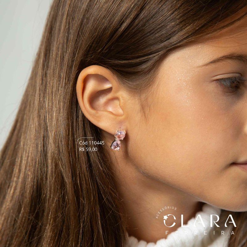 BRINCO GEOMETRICO 2 ZIRCÔNIAS: 1 ZIRCÔNIA REDONDA E 1 ZIRCÔNIA GOTA - Banho de Prata