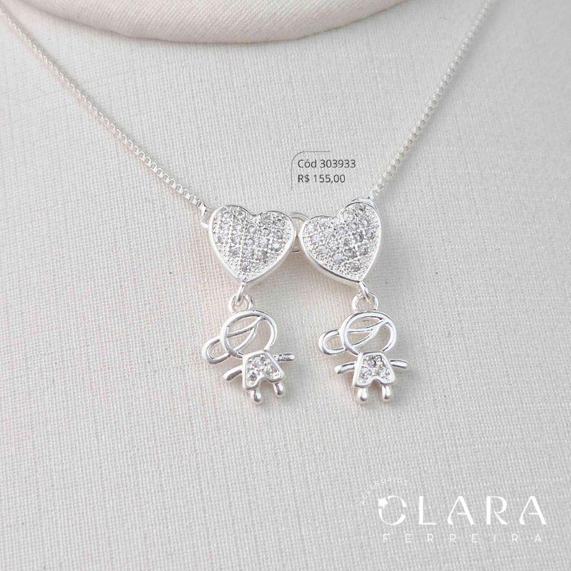 COLAR VENEZIANA C/ PINGENTE 2 CORAÇÕES CHUVEIRINHOS MICROZIRCÔNIAS C/ 2 MENINOS VAZADOS C/ ROUPINHA MICROZIRCÔNIAS - PEÇA EXCLUSIVA - 20MM - 45CM - Banho de Prata