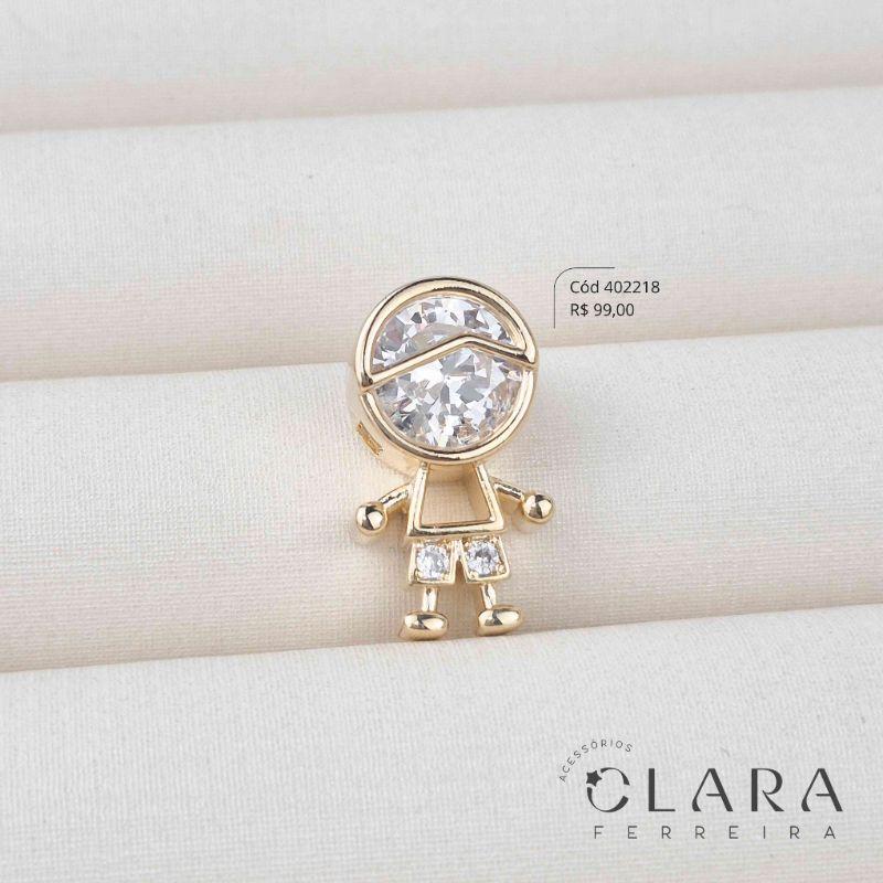 PINGENTE MENINO VAZADO C/ ROSTO E ROUPINHA ZIRCONIA - 23MM - Dourado