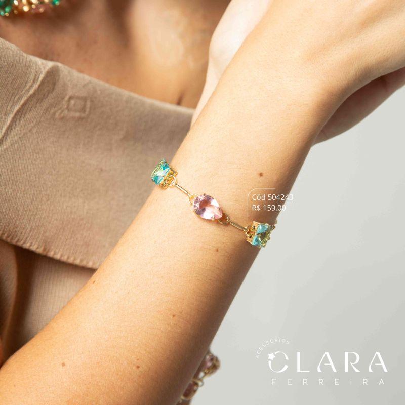 PULSEIRA ELOS C/ 2 ZIRCÔNIAS QUADRADAS 10MM E 1 ZIRCÔNIA GOTA 14MM ENTRE BARRINHAS - LINHA FESTA - PEÇA VENDIDA  - 17CM - Dourado