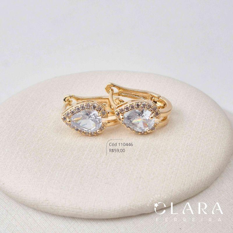 BRINCO ARGOLINHA CLICK 2 FIOS C/ ZIRCÔNIA GOTA 8MM ADORNADA MICROZIRCÔNIAS - 16X3MM - Dourado