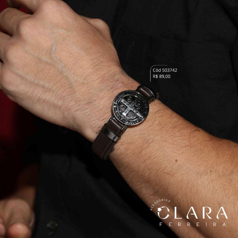 PULSEIRA BRACELETE COURO MARROM MEDALHA SAO BENTO PRETA 30MM FECHO GAVETA AÇO INOX - 21CM