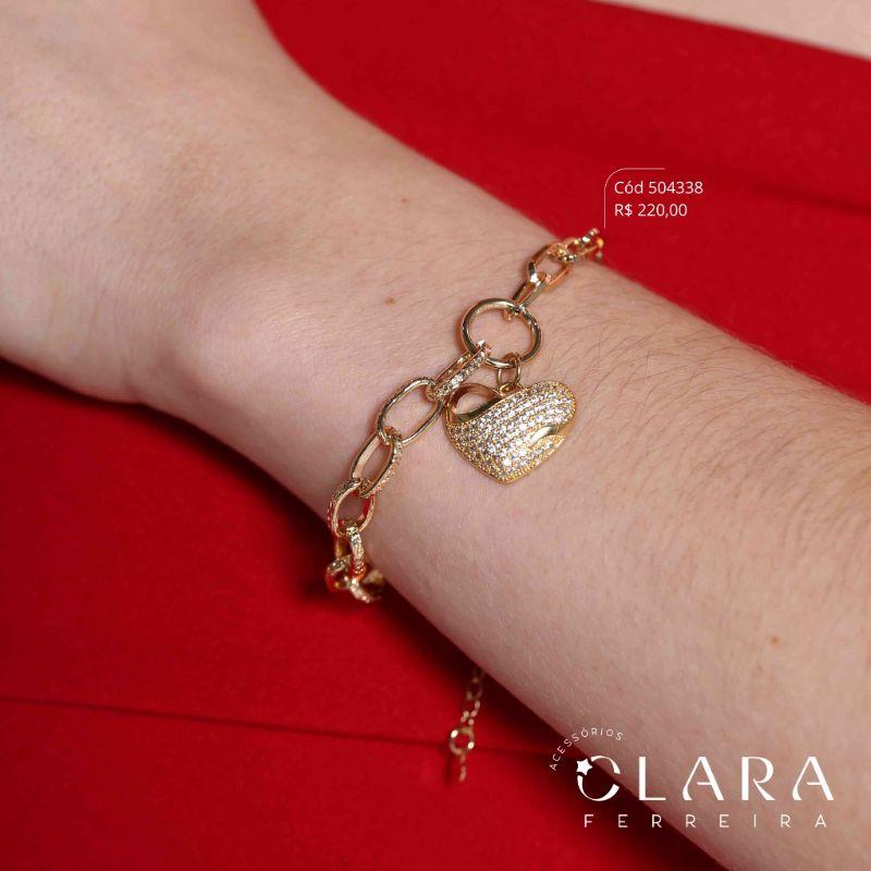 PULSEIRA MAX 2 MALHAS: METADE ELOS CADEADOS JATEADOS E METADE ELOS CARTIER C/  PINGENTE CORAÇÃO MICROZIRCONIAS PENDURADO - 15MM - 17CM - Dourado