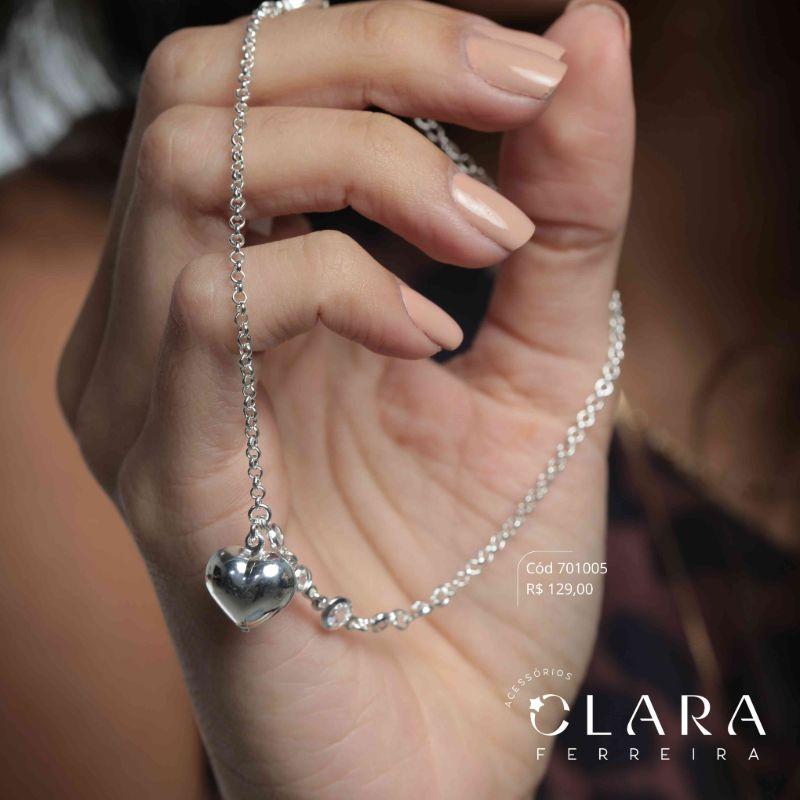 TORNOZELEIRA ELO PORTUGUÊS C/ 5 TIFFANYS REDONDAS FIXAS E 1 CORAÇÃO 12MM LISO PENDURADO - 23CM - Banho de Prata