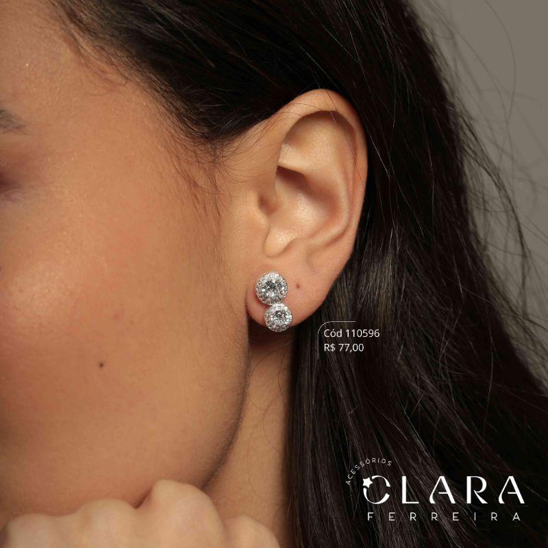 BRINCO 2 ZIRCÔNIAS REDONDAS 3 E 5MM ADORNADAS C/ MICROZIRCÔNIAS INSPIRAÇÃO SWAROVSKI - 15MM - Banho de Prata