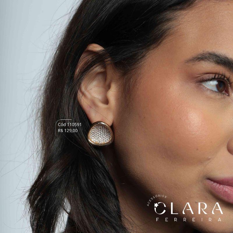 BRINCO BOTÃO MICROZIRCÔNIAS ONDULADO C/ BORDA LISA LINHA ORGÂNICOS - 21MM - Dourado