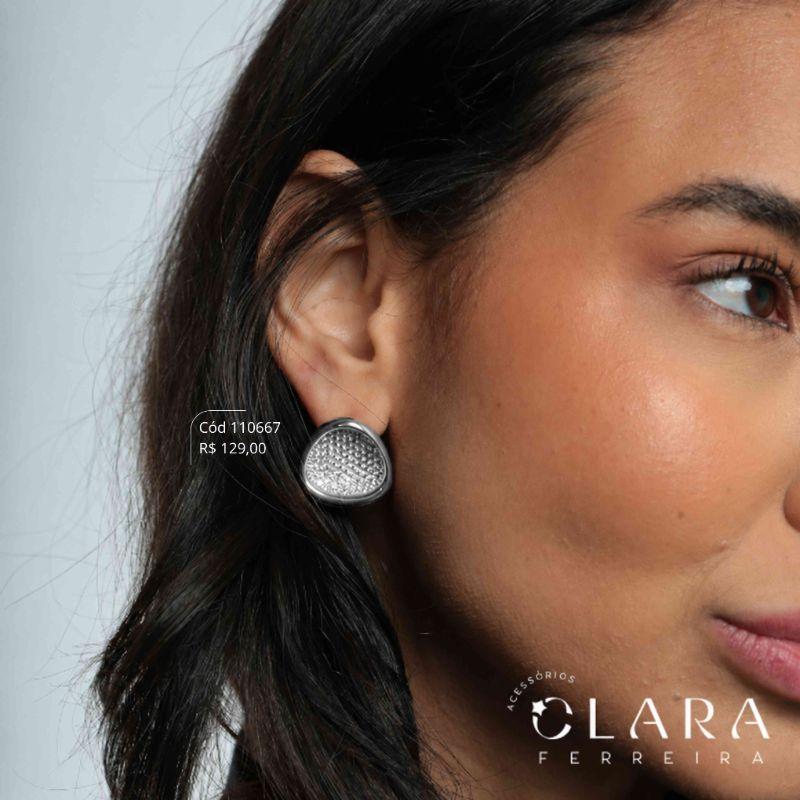 BRINCO BOTÃO MICROZIRCÔNIAS ONDULADO C/ BORDA LISA LINHA ORGÂNICOS - 21MM - Ródio Branco