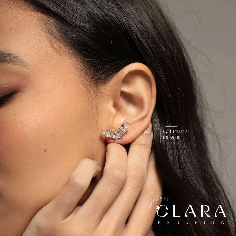 BRINCO EAR CUFF ZIRCÔNIA CORAÇÃO NO MEIO E 2 ZIRCÔNIAS GOTAS NAS PONTAS - 20MM - Dourado
